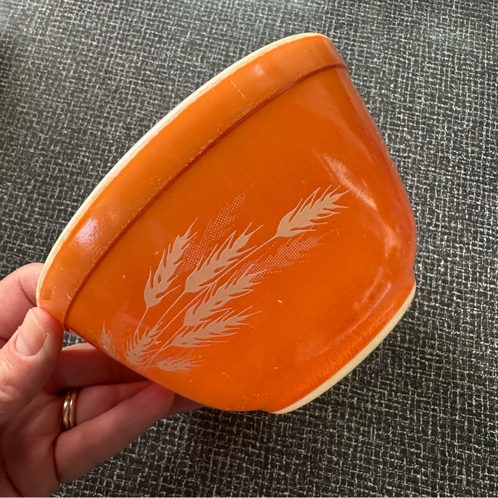 Vintage Pyrex Harvest Wheat 750ml Mixing Bowl